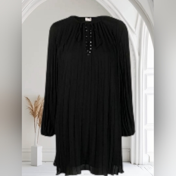 MOGG Dresses & Skirts - MOGG BLACK CREPE LATCH HOOK MINI PLEATED FLAIR DRESS NWOT SIZE M/L